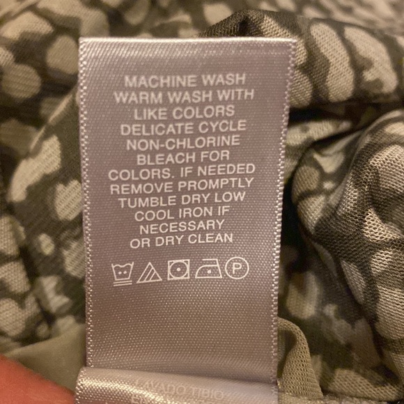 Liz Claiborne Lined Top, XL, Ruffled Front, 9-Button, Long Sleeve, Br/Lt Br, NWT - Picture 8 of 11